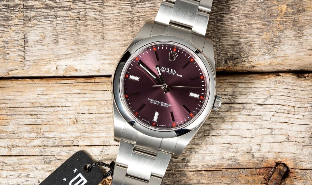 The Oystersteel replica watches have purple dials.