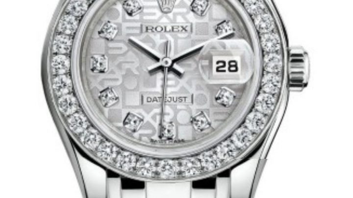 The silvery dial fake watch is decorated with diamonds.