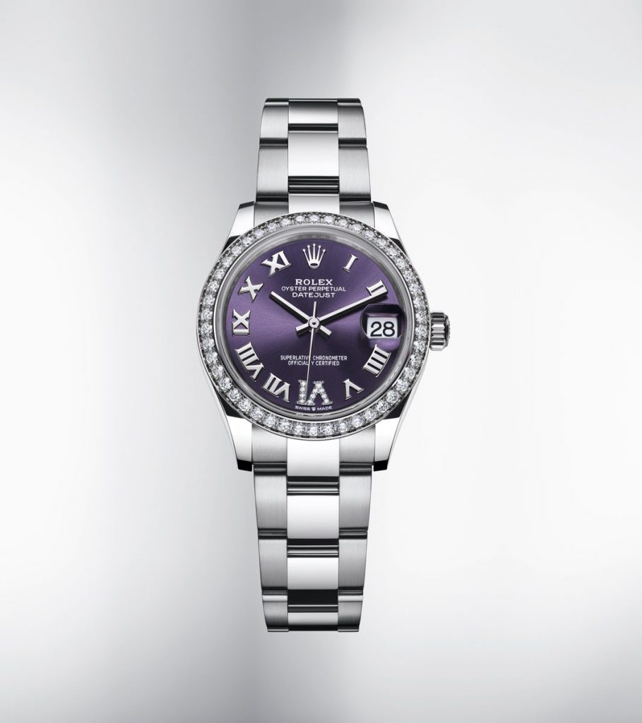 The female fake watch is decorated with diamonds.